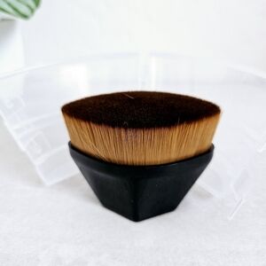 🆑️NWOT Black and Brown Foundation Makeup Brush
